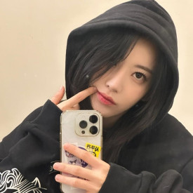 【르세라핌 사쿠라】 CHROME HEARTS 크롬하츠 홀스슈 플로랄 후드 블랙 ▶매장-105만원◀